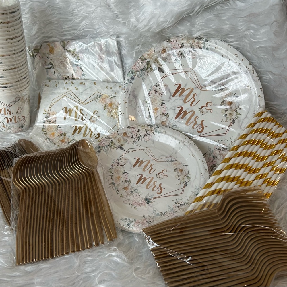 New Anniversary/Wedding Party Supply Set 24 Servings Plates Cutlery Disposable